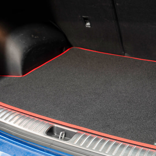 Kia Rio 2017+ (with fixed floor) Boot mat // Black Grand, Red Trim