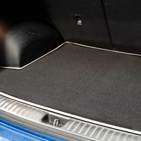 Ford Focus Mk3 Hatchback (no sub) 2011-2018 Boot Mat // Black Motor, White Trim